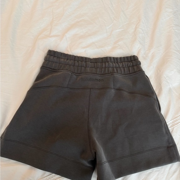 Lululemon softstreme shorts dark grey size 4 - Picture 6 of 6